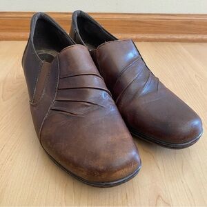 Thom McAn Deidre Women’s Brown Leather Clogs Slip-On Shoes, Size 10